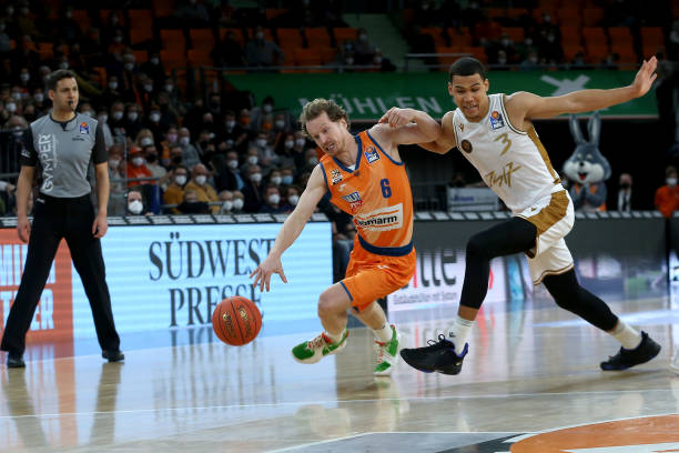 表现出的沉 表现出的沉