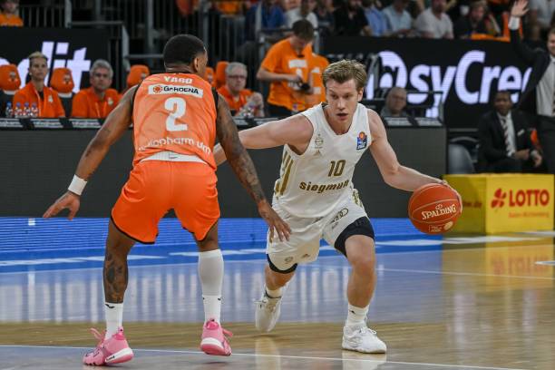 萨内在接受 萨内在接受